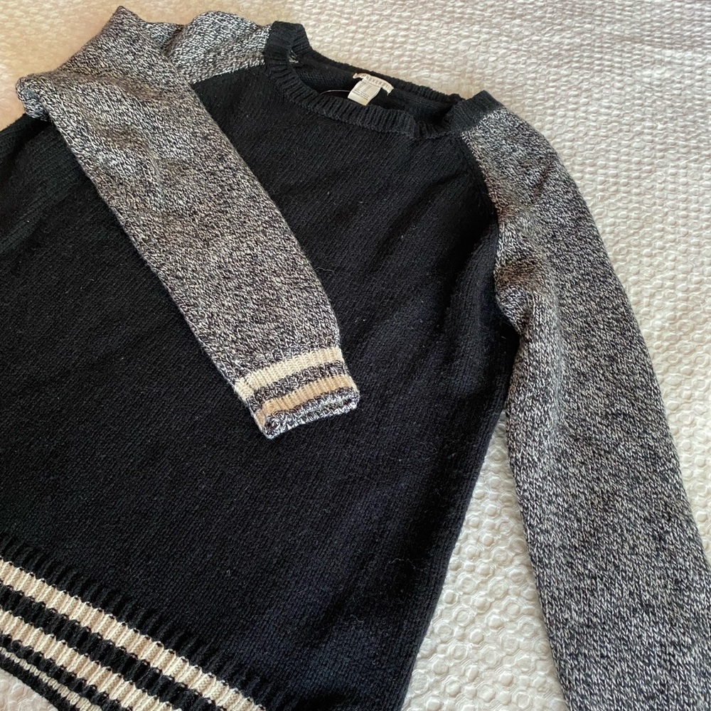 Forever 21 Black and Gray Knit sweater